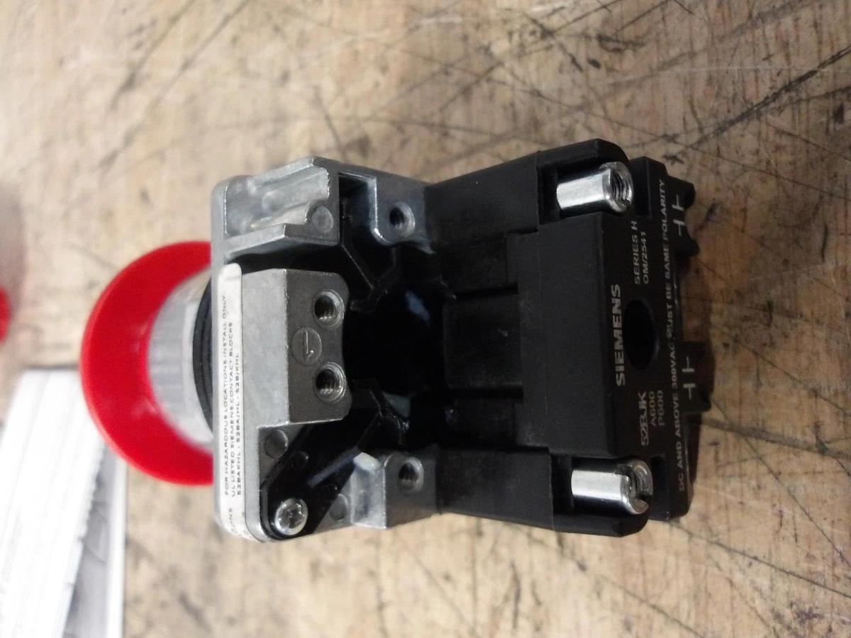 Used SIEMENS 52PP2W2A PUSH PULL STOP SWITCH, #77303G NEW