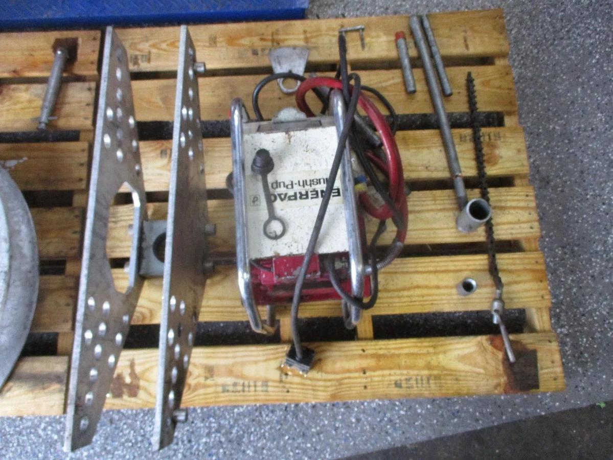 Used ENERPAC HYDRAULIC PIPE BENDING SET IN JOBOX (ASSORTED SIZES) #39206J USED