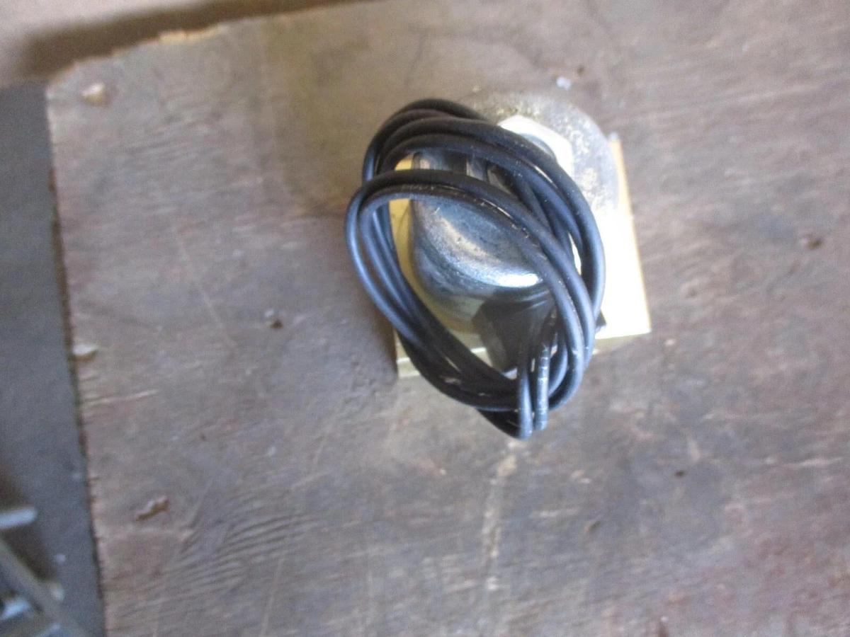 Used EATON 1/2" SV4-10-C-8H-24DW-00 BRASS SOLENOID VALVE, #1128246J NEW