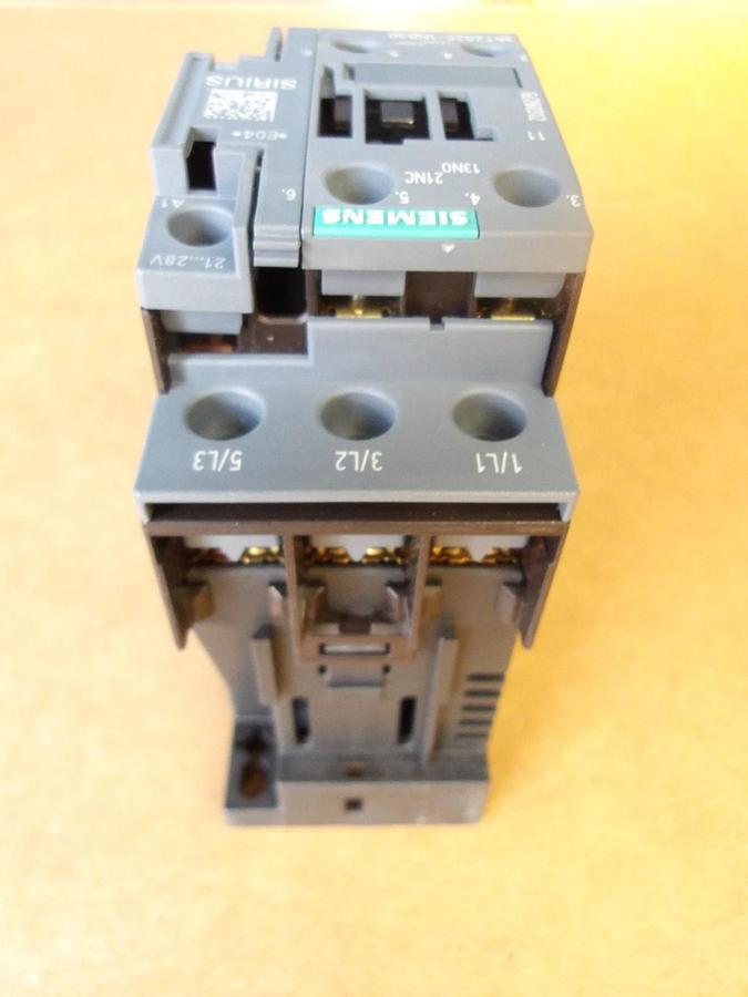 SIEMENS SIRIUS 3RT2025-1NB30 MOTOR CONTROLLER, #113148G NIB