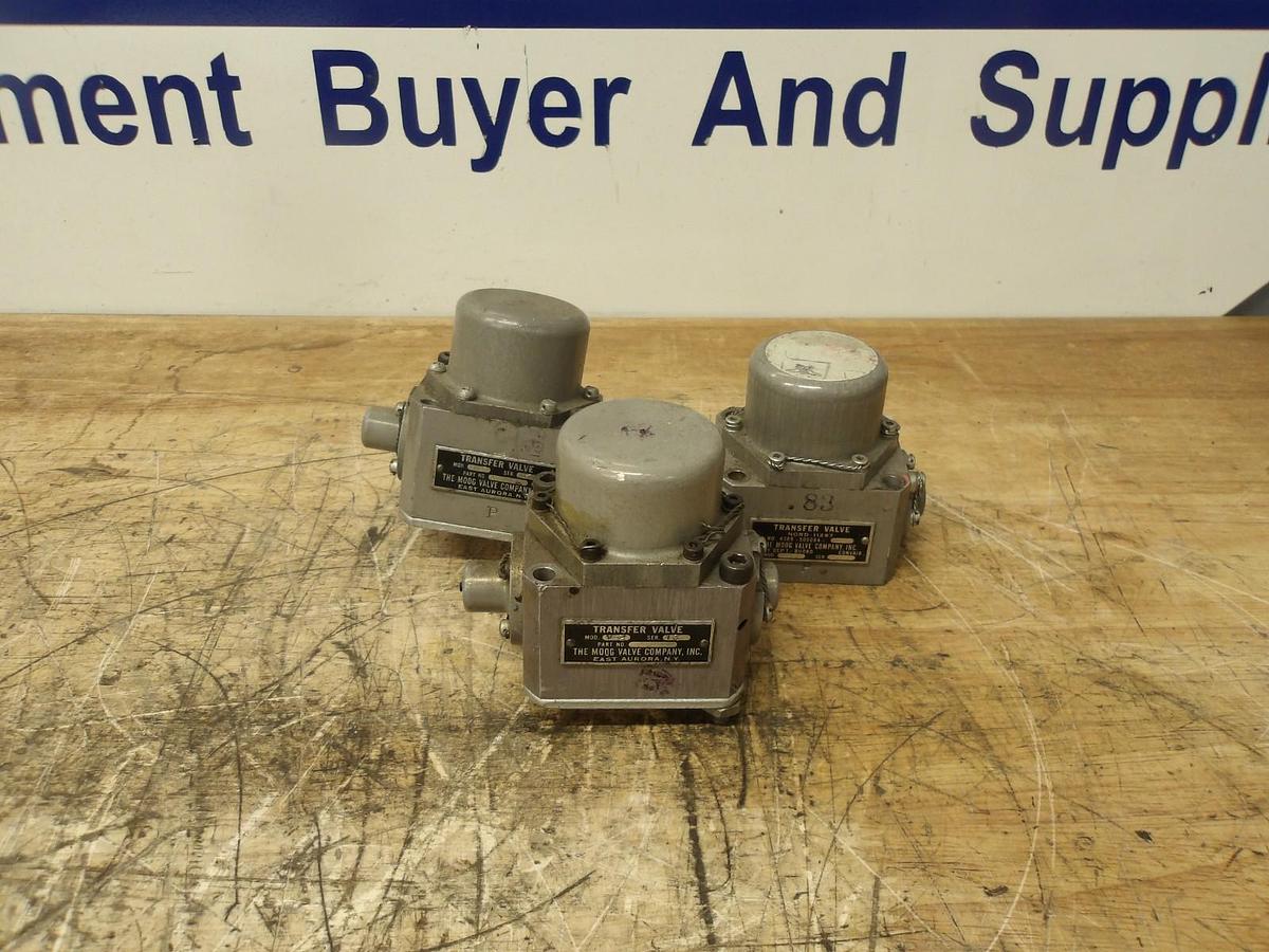 Used MOOG 4389-500084-6 TRANSFER VALVE (LOT OF 3) #8261053G USED