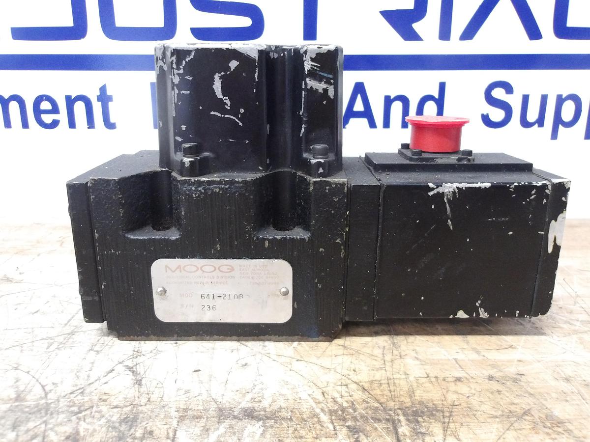 Used MOOG 641-210B SERVO VALVE, #911016G USED