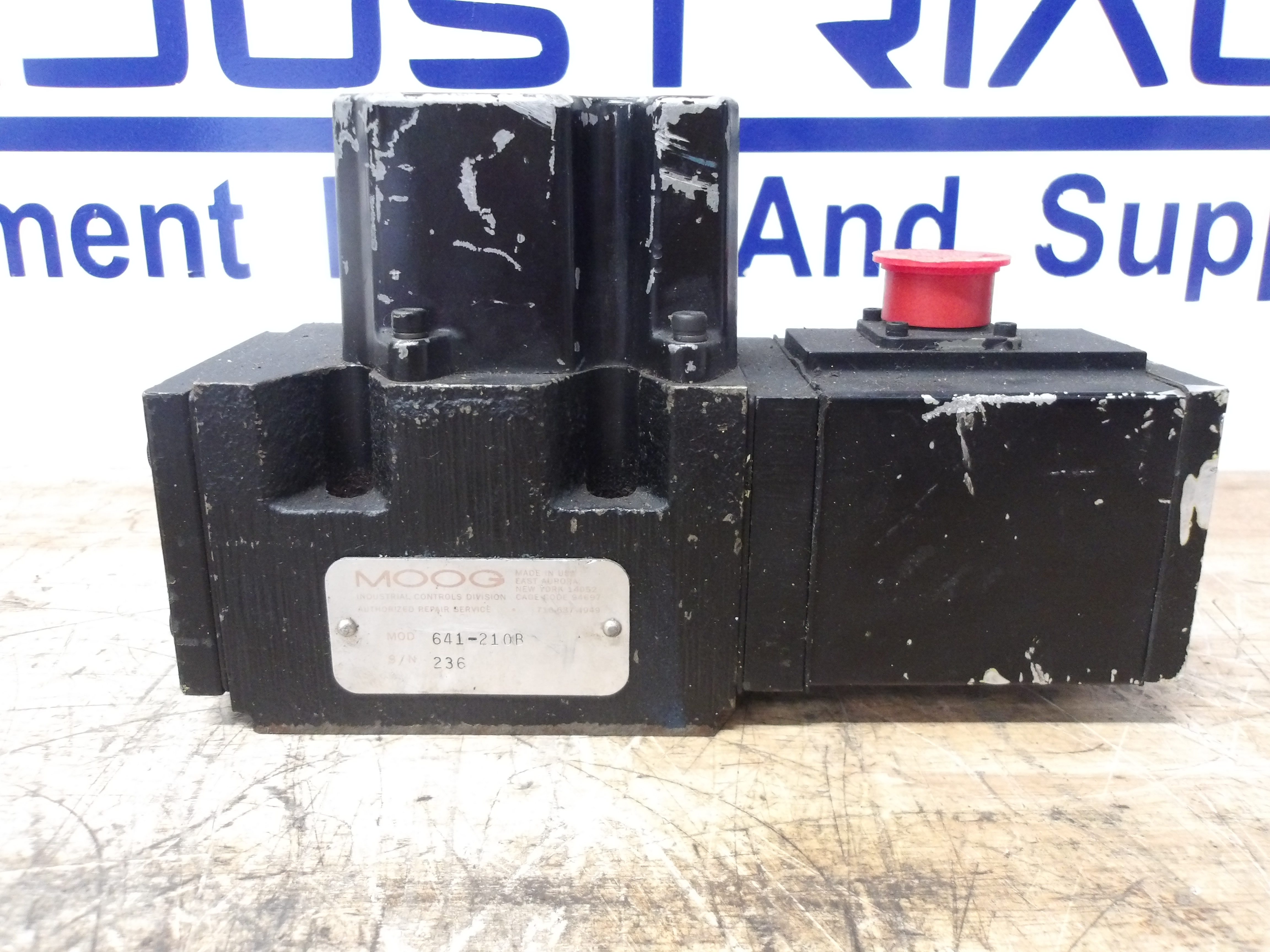 Used MOOG 641-210B SERVO VALVE, #911016G USED