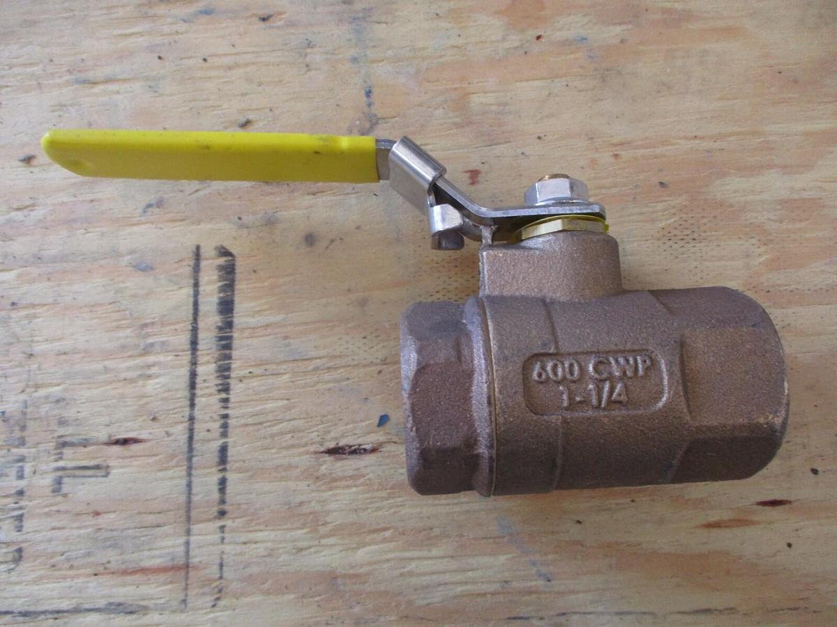 Used APOLLO 1-1/4" BRONZE BALL VALVE, #1171231J NEW