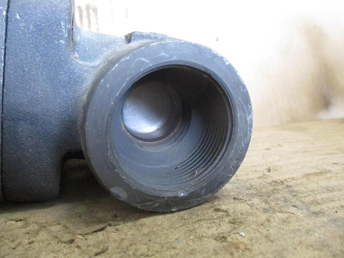Used WARREN 1-1/4" IRON GATE VALVE (THREADED), #78107J NEW