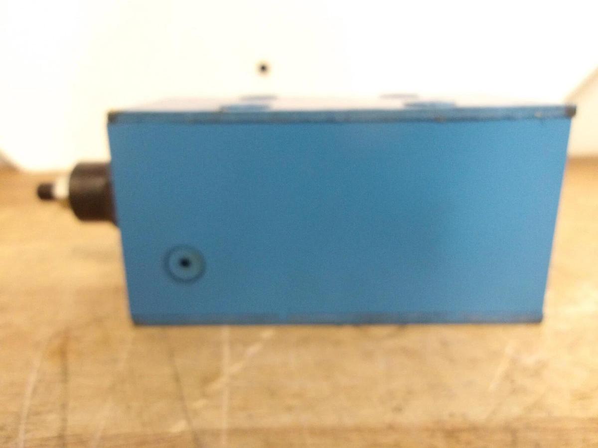 Used VICKERS DSMR1-5-PP-BW-E-S-30 SYSTEM STAK PRESSURE VALVE BLOCK, #63936G NEW
