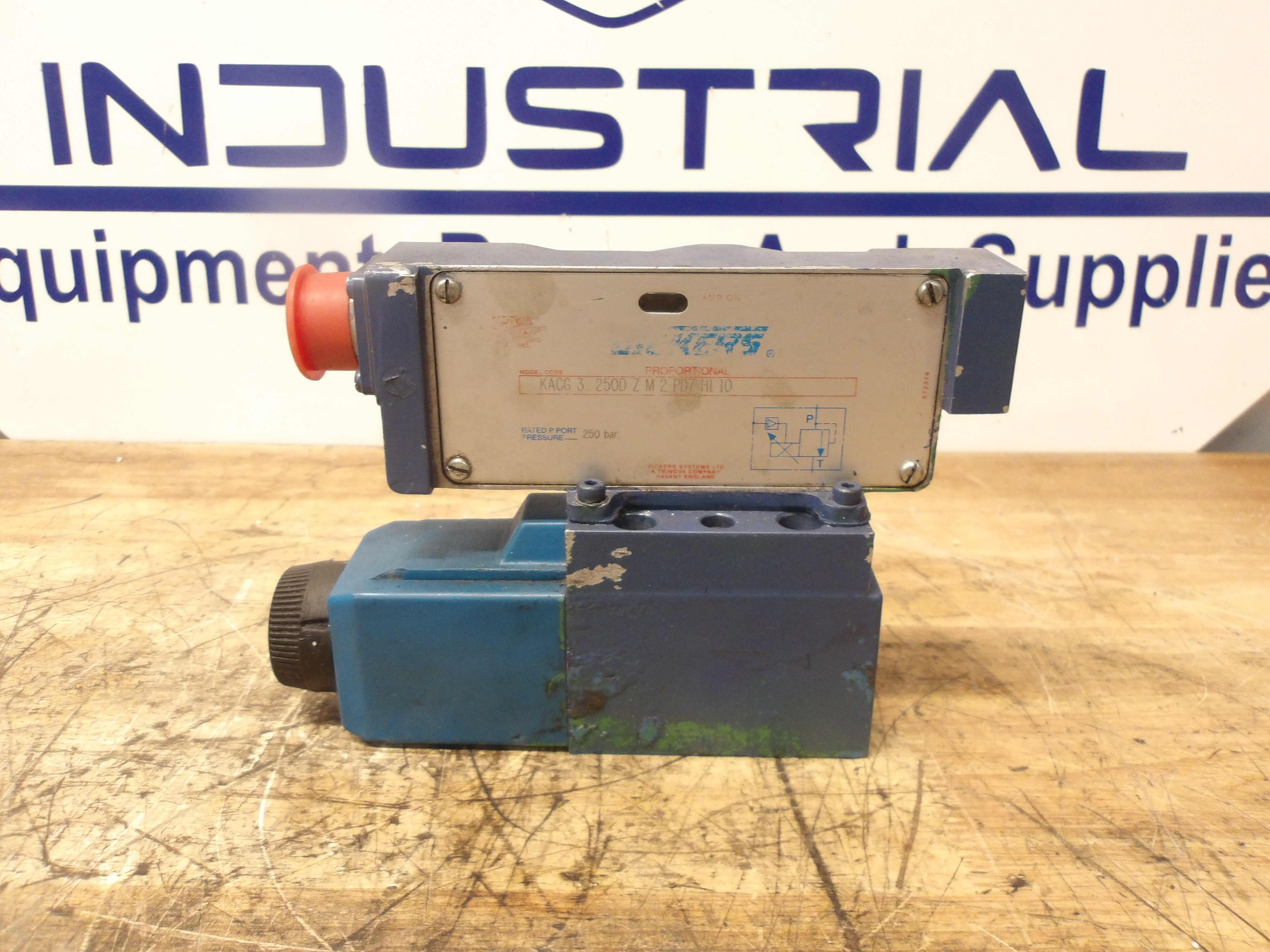 Used VICKERS KACG3250DZM2PD714110 PROPORTIONAL VALVE