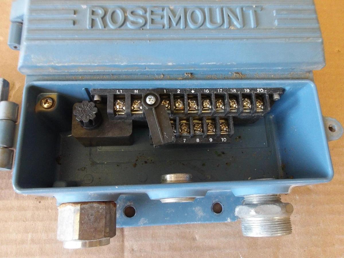 Used ROSEMOUNT 8712CR12 MAGNETIC FLOW TRANSMITTER, #627125G USED