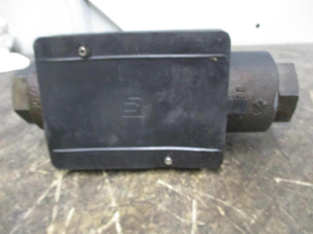 Used PARKER D61VW2C1Y40 HYDRAULIC DIRECTIONAL CONTROL VALVE, #8261029J USED