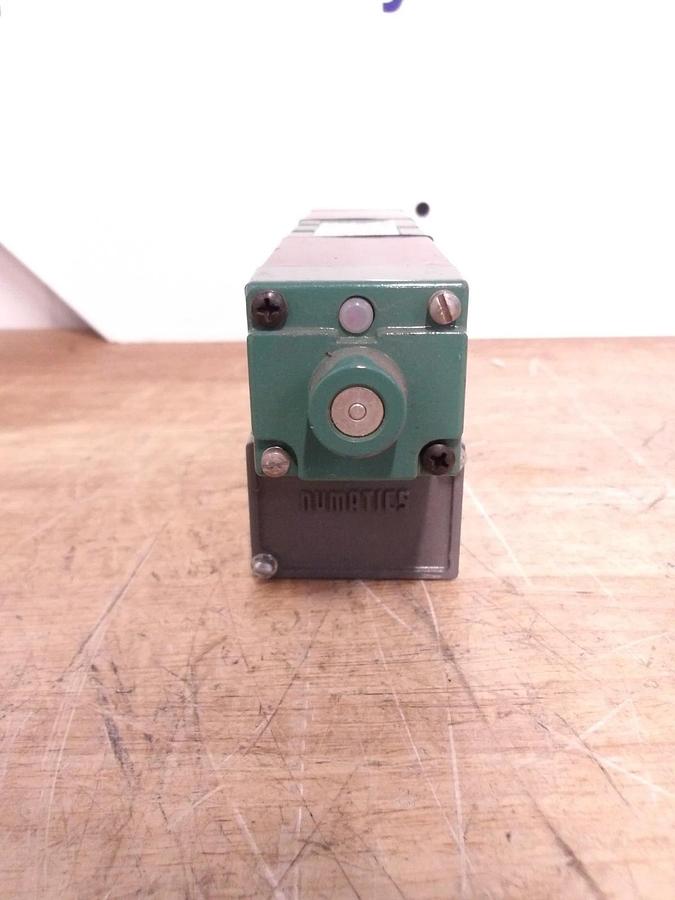 Used NUMATICS 153SS631M000061 PNEUMATIC SOLENOID VALVE, #62823G NEW