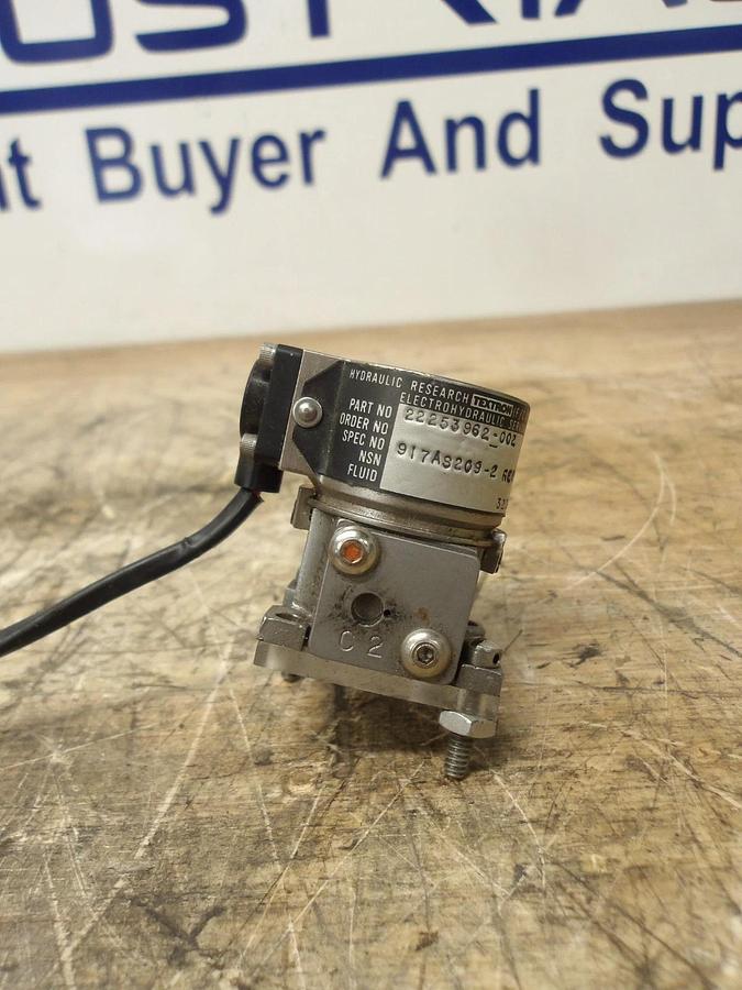 Used TEXTRON 22253962-002 SERVO VALVE, #8261112G USED