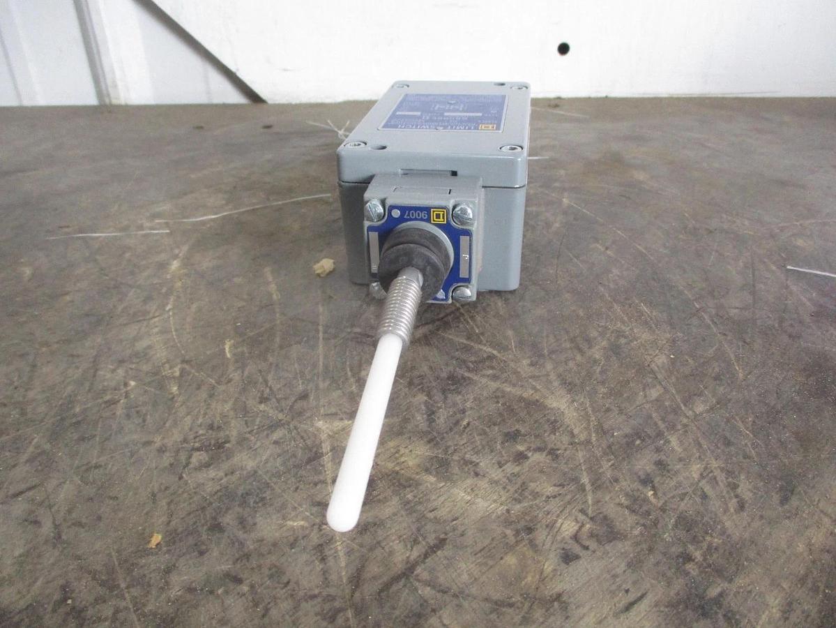 SQUARE D 9007CR61J LIMIT SWITCH, #33239J NIB