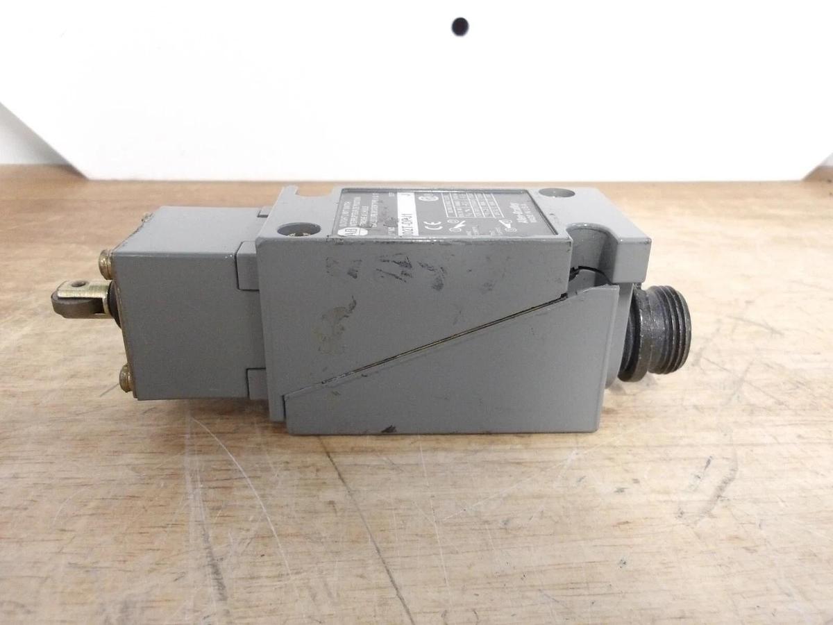 Used ALLEN BRADLEY 802T-DPJ1 LIMIT SWITCH, #56204G USED