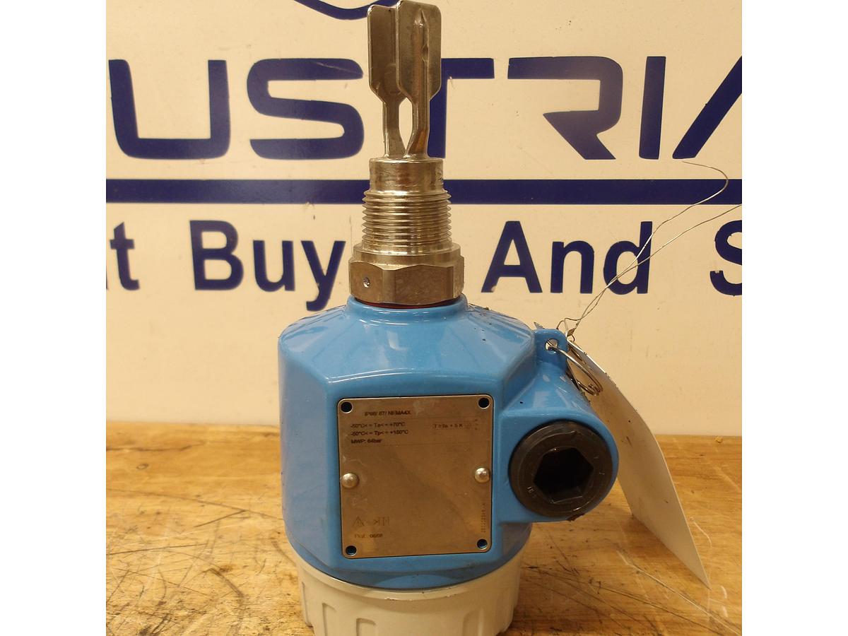 Used ENDRESS HAUSER FTL50-AGM2AA4E5A LEVEL TRANSMITTER