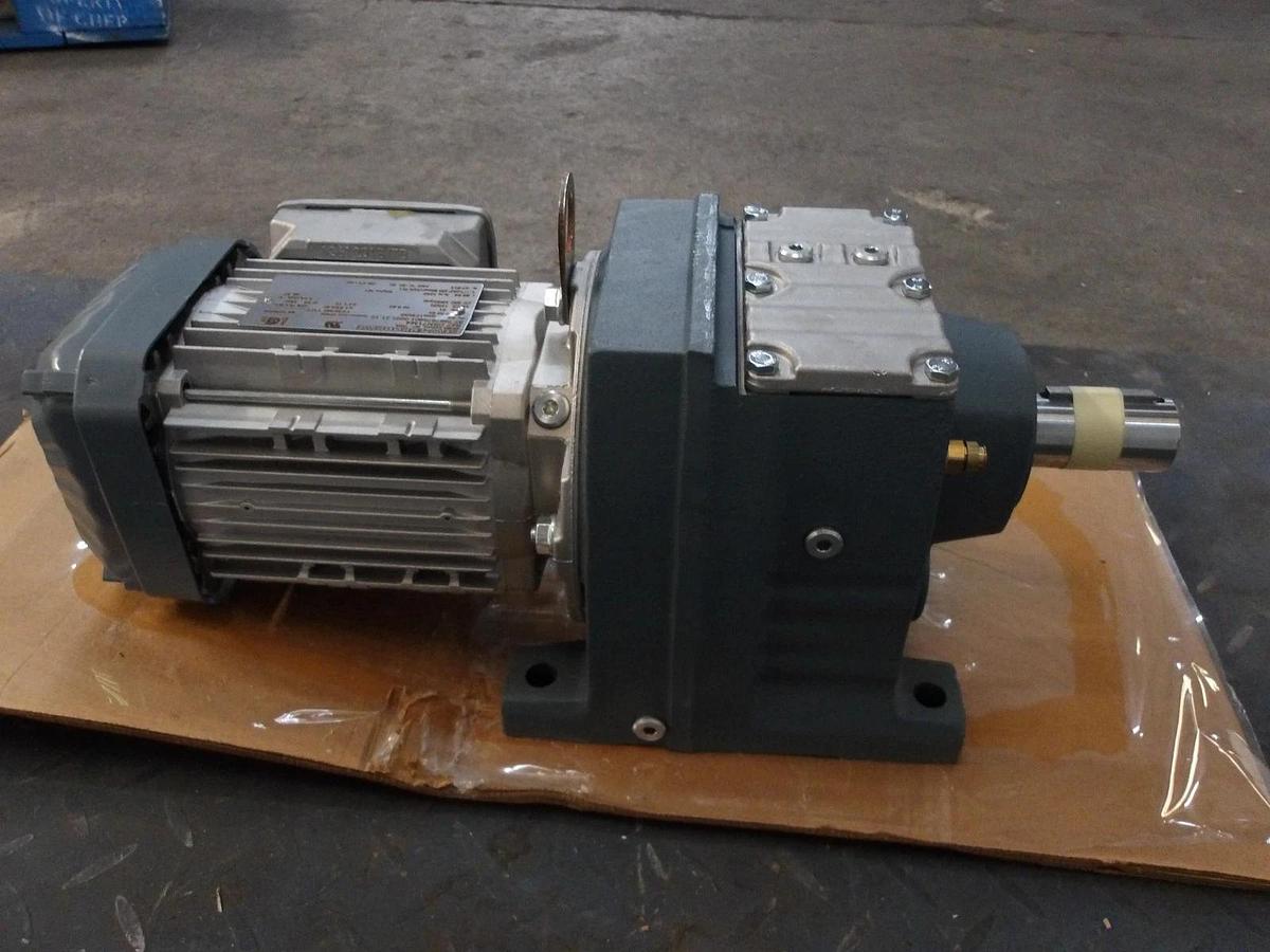 SEW EURODRIVE 1/2 HP GEARMOTOR, #912851G NIB
