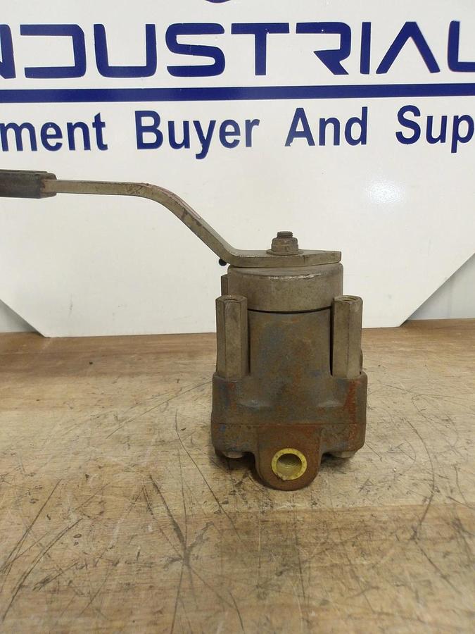 Used BARKDALE 3/8" VALVE 142P3H03-MC, #109100G NEW