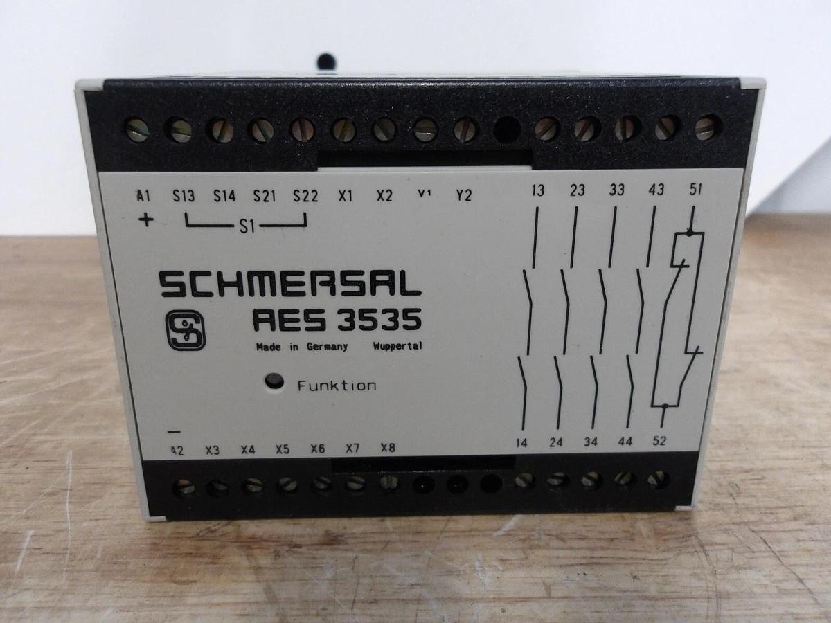 SCHMERSAL AES 3535 24 VDC SAFETY CONTROLLER, #3121140G NIB