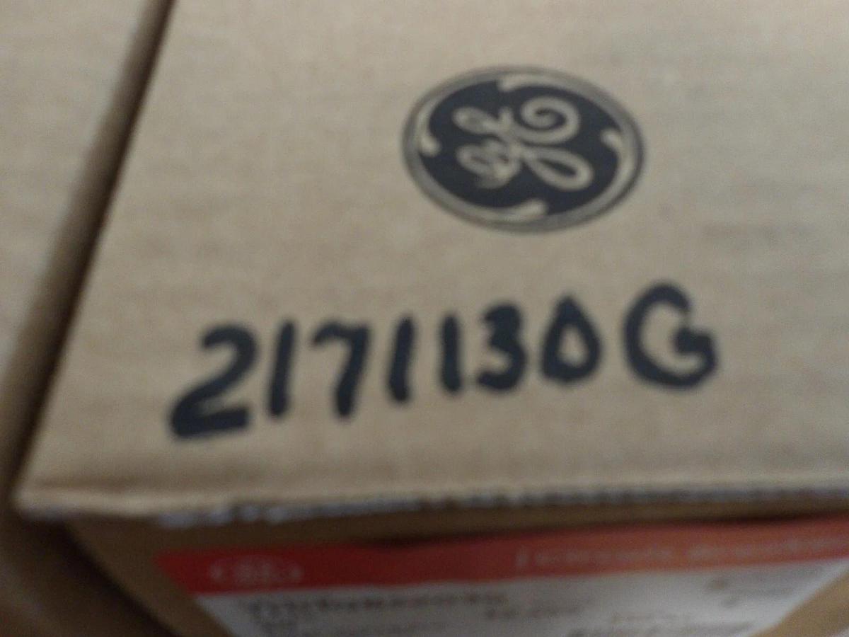 GE 30 AMP CIRCUIT BREAKER, 240 V, 3 P (BOX OF 5) #2171130G NIB