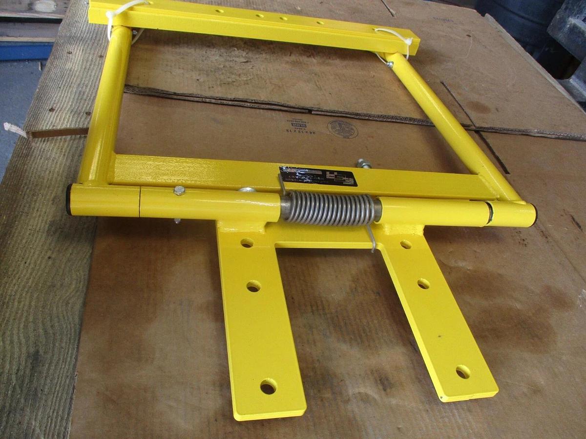Used EGA MD0915 SELF-CLOSING SWING GATE, #426235J NEW