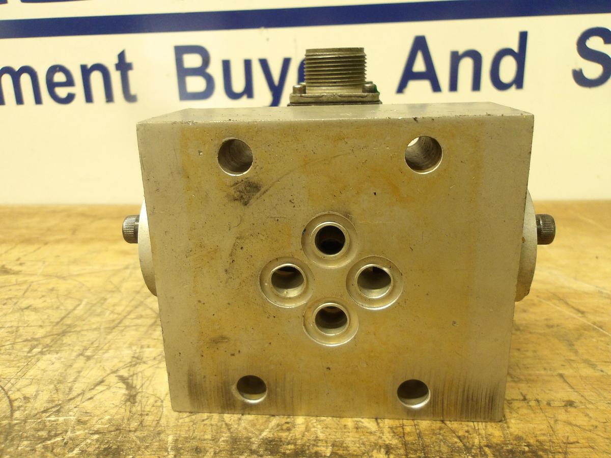 Used ACM 215A-742 SERVO VALVE