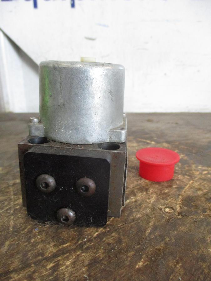 Used DYNAMIC MODEL 10 SERVO VALVE