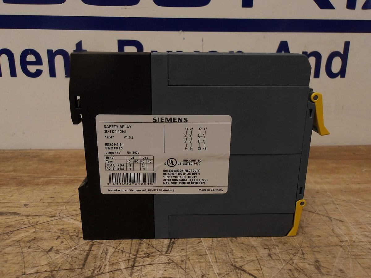 SIEMENS 3SK1121-1CB44 SAFETY RELAY 24 V, #713918G NIB