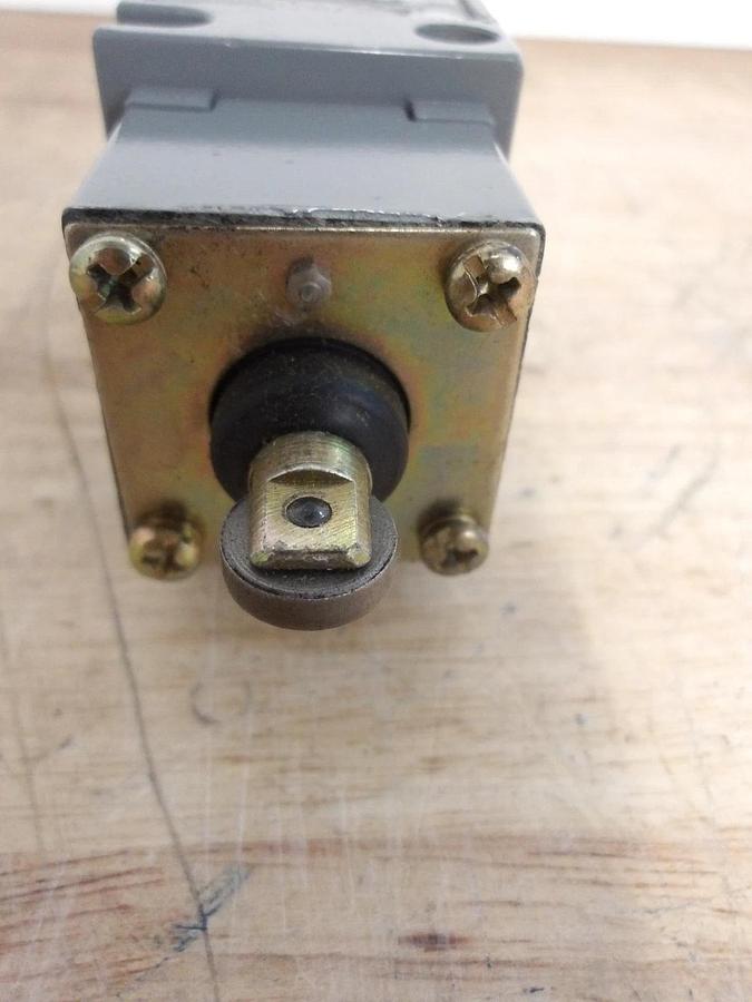 Used ALLEN BRADLEY 802T-DPJ1 LIMIT SWITCH, #56204G USED