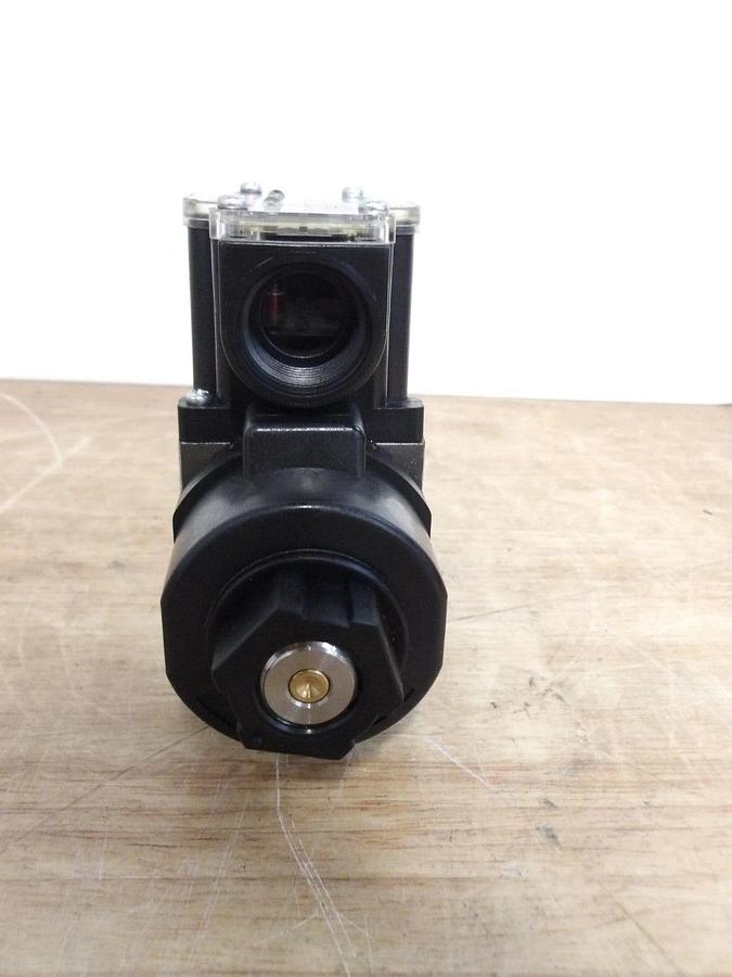 Used TOYOOKI HD1N-3W-BCA-025-D2 SOLENOID DIRECTIONAL VALVE, #228157G NEW