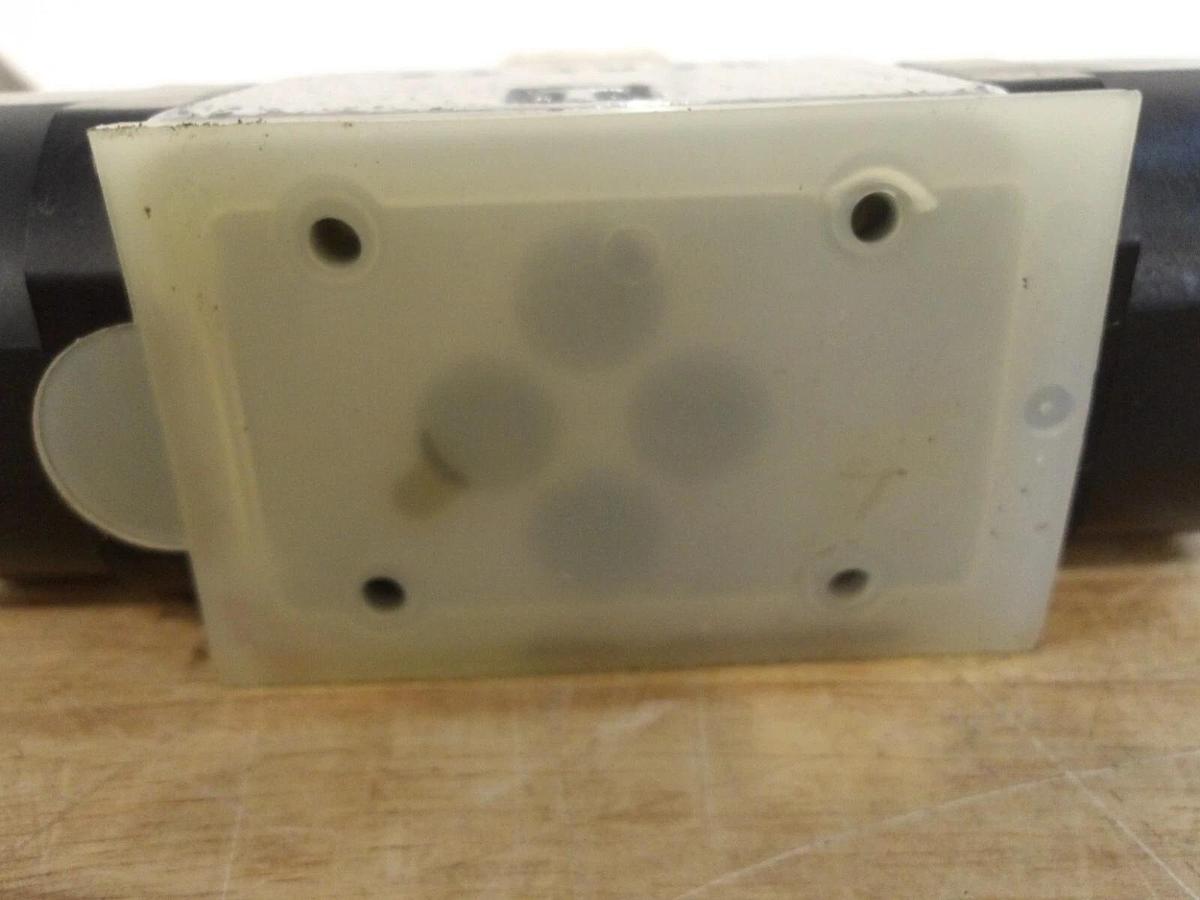Used TOYOOKI HD1N-3W-BCA-025-D2 SOLENOID DIRECTIONAL VALVE, #228157G NEW