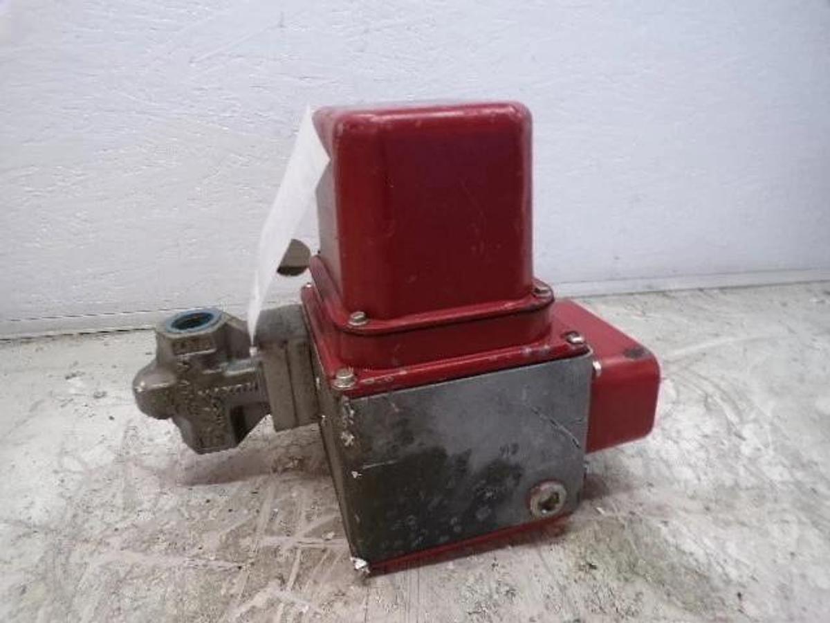 Used MAXON "STO" VENT VALVE 100SMA21-AA52-BB13B0, #42850L USED