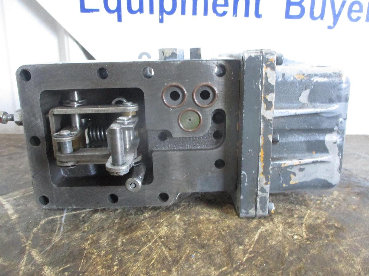 Used SAUER DANFOSS V7058A SERVO VALVE ASSEMBLY