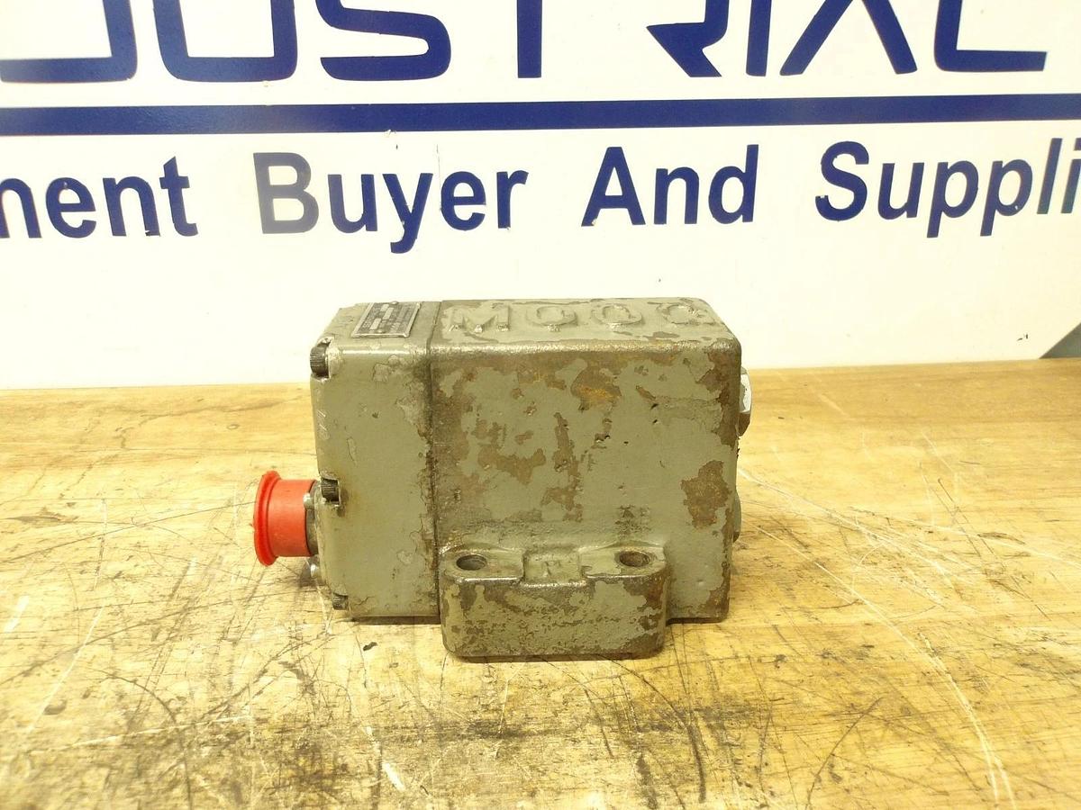Used MOOG 71-103/M-7136 SERVO VALVE, #821930G USED