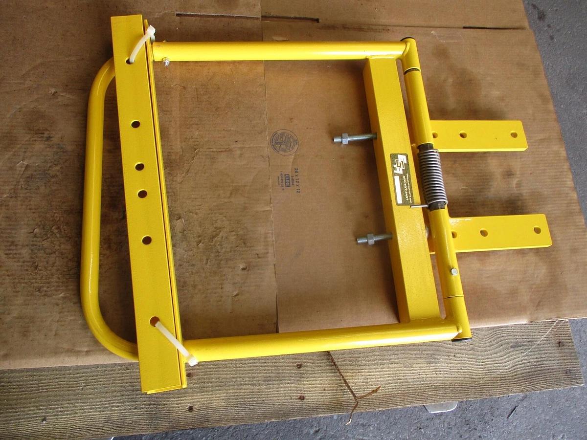 Used EGA MD0915 SELF-CLOSING SWING GATE, #426235J NEW