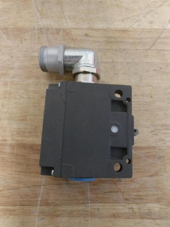 BALLUFF BNS LIMIT SWITCH EN50262, #416941G NIB