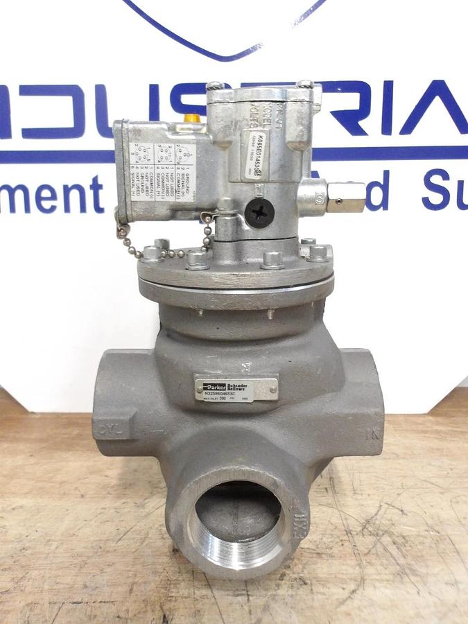Used PARKER 1-1/2" 3-WAY PNEUMATIC SOLENOID VALVE H3259E04653C, #6201106G NEW