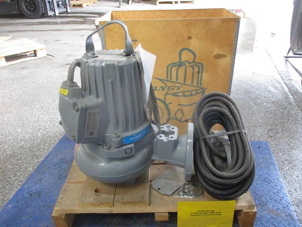 Used FLYGT 4" SUBMERSIBLE PUMP 5 HP, #68135JW NIC