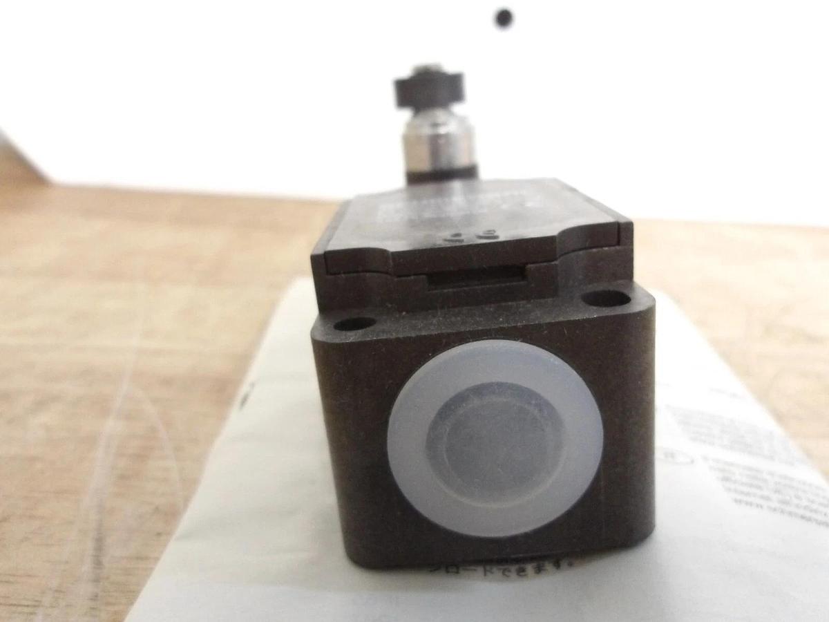 SCHMERSAL Z4VH-336-11Z-M20 LIMIT SWITCH, #417120G NIB