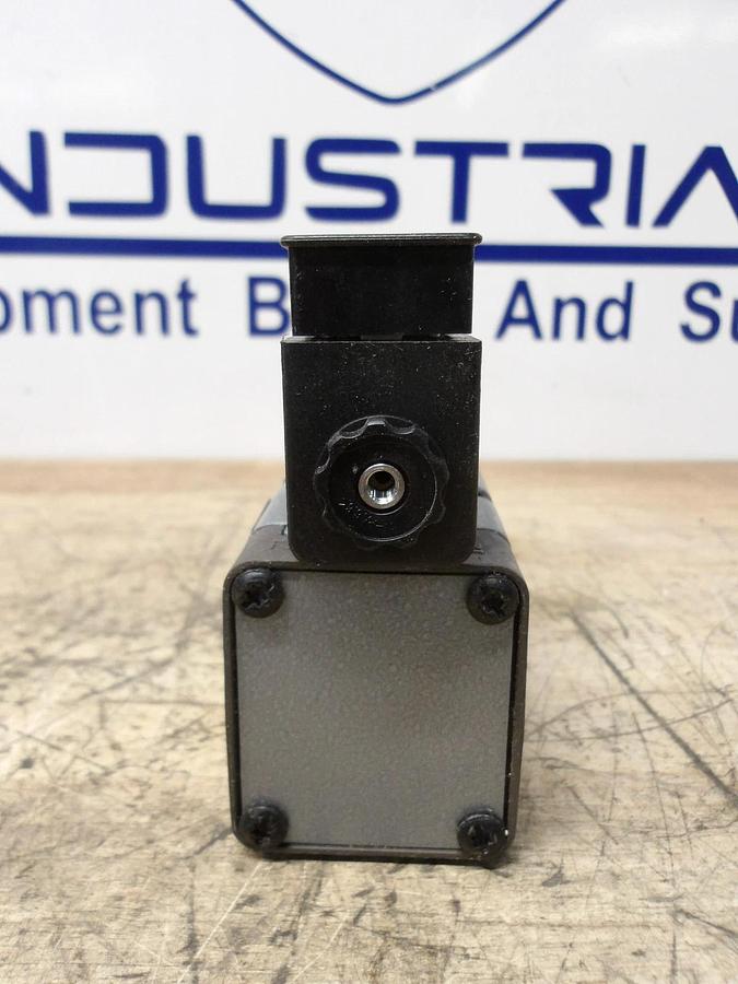 AVENTICS R432006156 PNEUMACTIC SOLENOID DIRECTIONAL VALVE, #561040G NIB