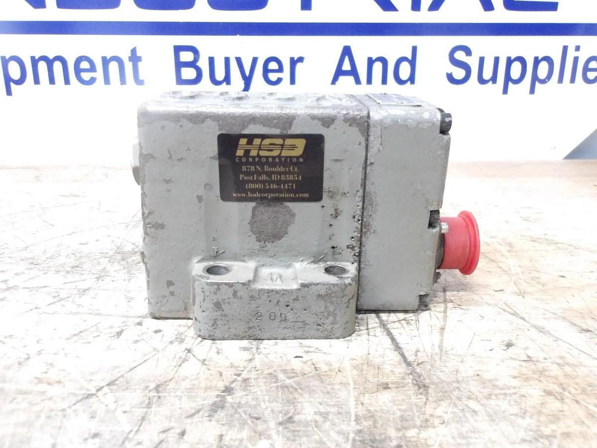 Used MOOG 71-103/M-7136 SERVO VALVE, #821930G USED