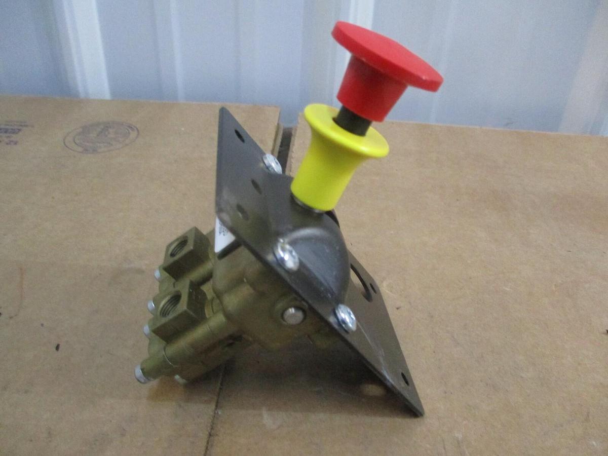 Used WILLIAMS 118374 TWO-POSITION FOUR-WAY CONTROL VALVE, #120242J NEW