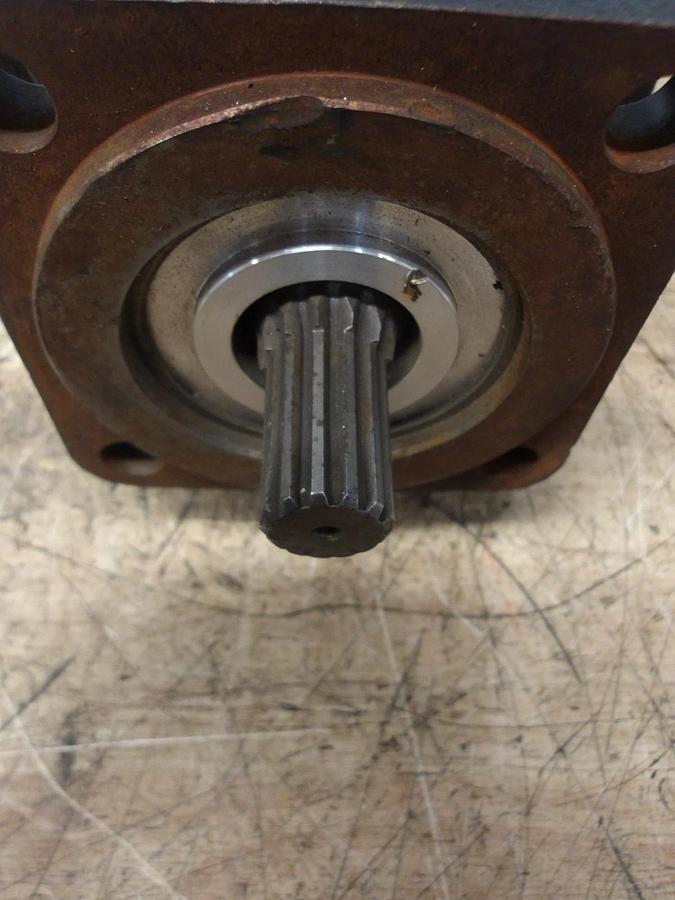 Used PACCAR 110820 HYDRAULIC GEAR PUMP, #26142G NEW