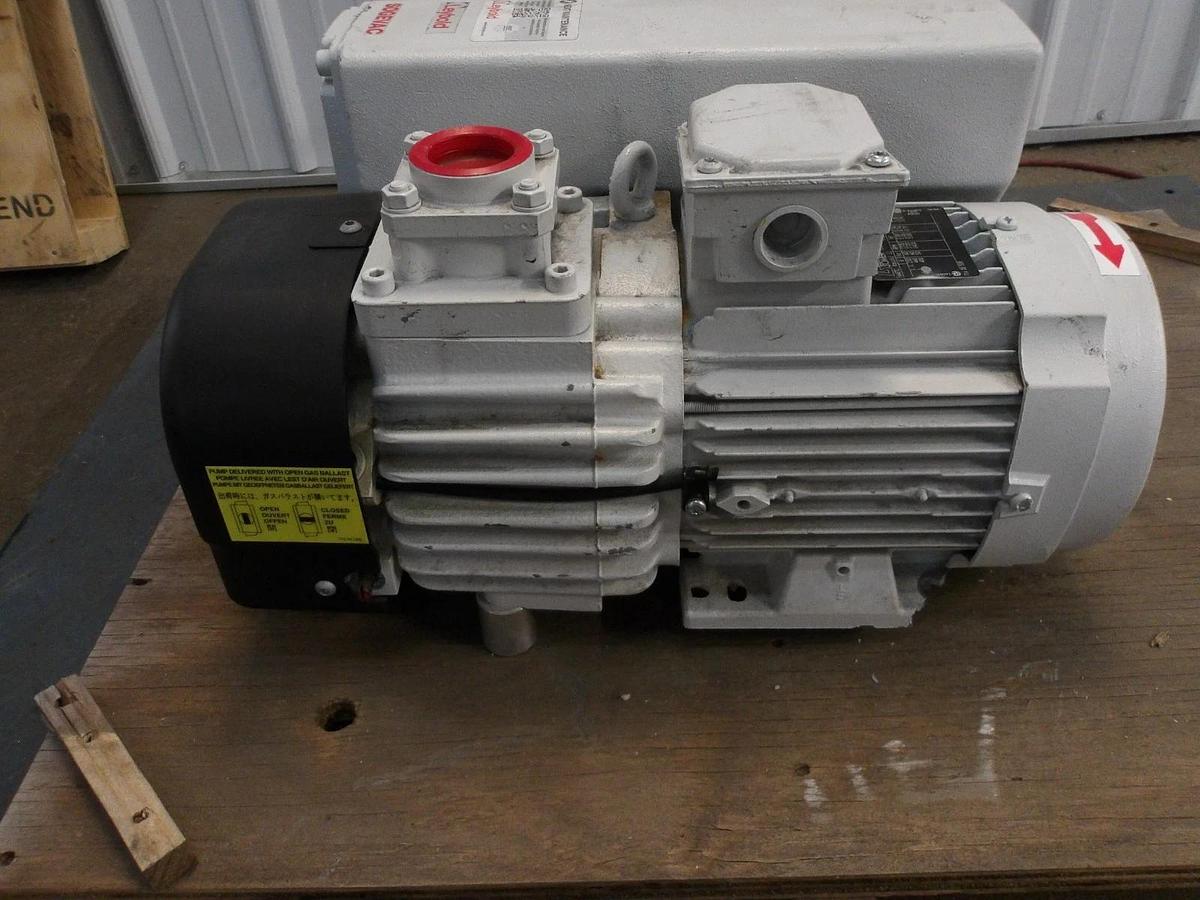 Used LEYBOLD SOGEVAC S170852 VACUUM PUMP, 2HP, 230/460 V, 1720 RPM, #722340G NEW