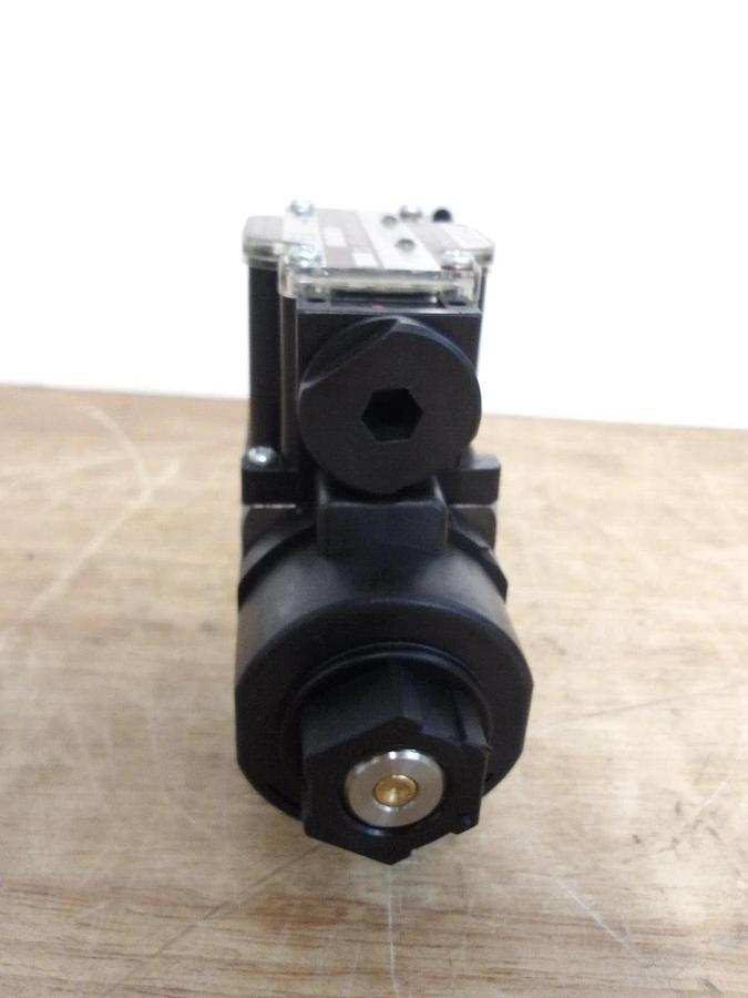 Used TOYOOKI HD1N-3W-BCA-025-D2 SOLENOID DIRECTIONAL VALVE, #228157G NEW