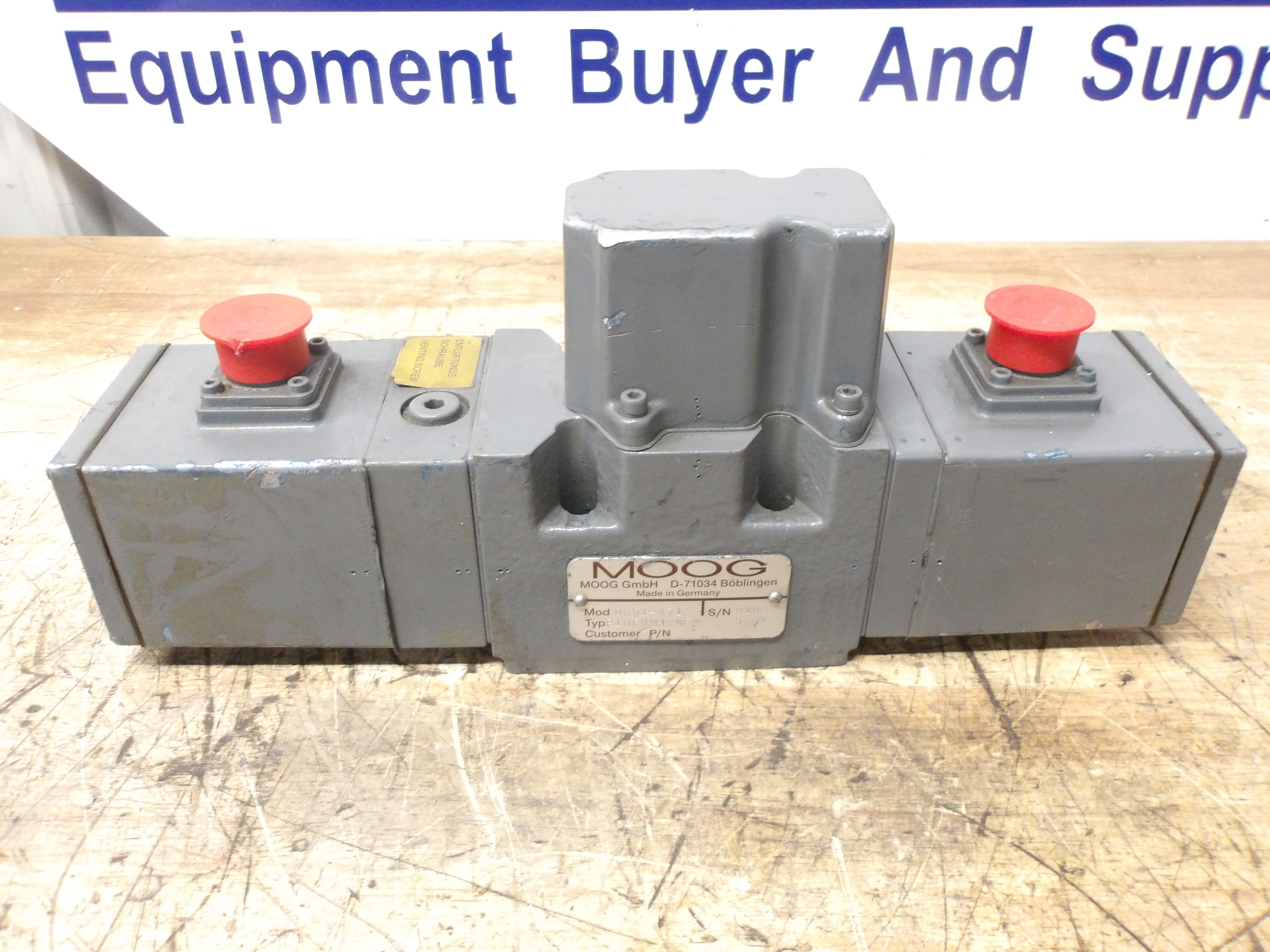 Used MOOG D651/471/P10FRM3CNFA SERVO PROPORTIONAL VALVE
