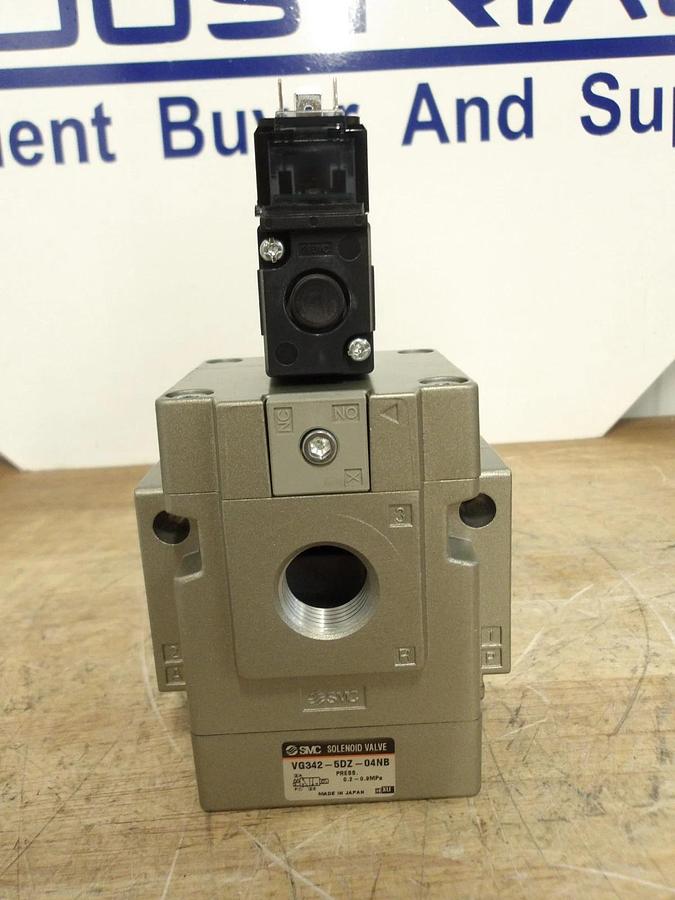 Used SMC VG342-5DZ-04NB SOLENOID VALVE 3/4", #530306G NEW