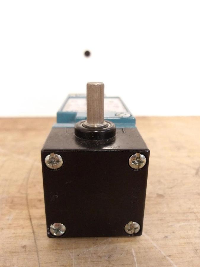 Used HONEYWELL LSA5A HEAVY DUTY LIMIT SWITCH 120 V, 10 A, #521925G NEW