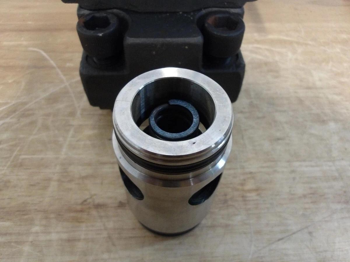 Used YUKEN LB-32-11 RELIEF LOGIC VALVE, #341048G NEW