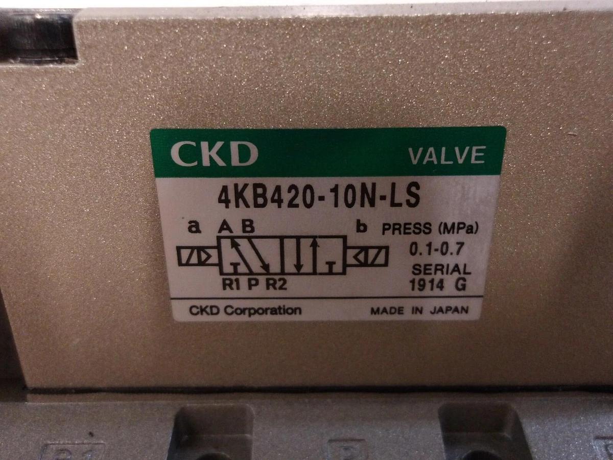 Used CKD 4KB420-10N-LS PNEUMATIC SOLENOID VALVE, #371248G NEW