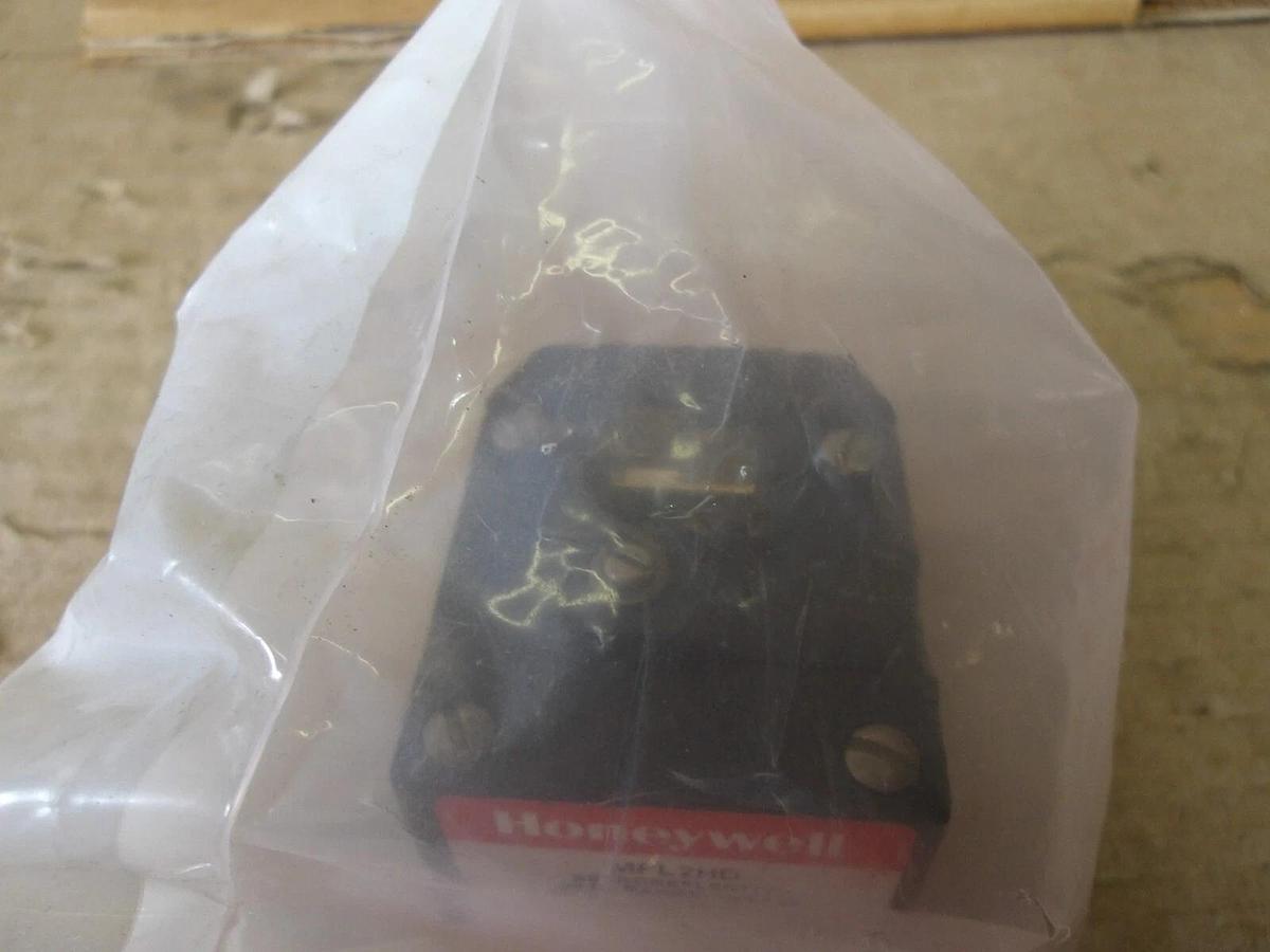 Used HONEYWELL MPL2HD RETROREFLECTIVE PHOTO SWITCH, #9131043G NEW