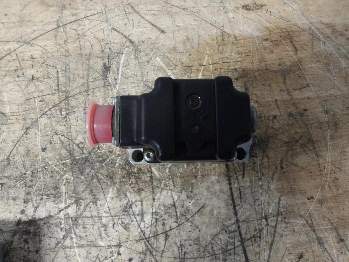 Used SAUER-DANFOSS MCV116A1501 PRESSURE CONTROL PILOT VALVE, #825115G USED